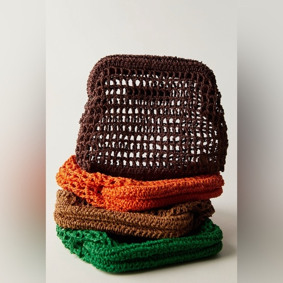 Free People Handbags - Free People Sand Bound Woven Raffia Straw Clutch in Chocolate NWT